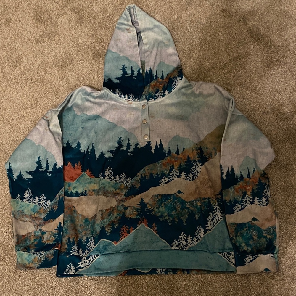 Mountain/Nature Print Hoodie